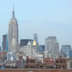 Widok na Manhattan z Empire State Building. Ile pięter ma Empire State Building? 102 piętra.