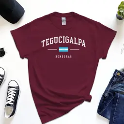 T-shirt z napisem Tegucigalpa, Honduras. Obok czapka, okulary, trampki, jeansy i smartwatch.