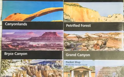 Kolekcja zdjęć prezentująca parki narodowe Ameryki: Arches, Zion, Canyonlands, Petrified Forest, Bryce Canyon i Grand Canyon.
