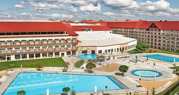 Ile kosztuje obiad w hotelu Gołębiewskim? Ceny, zniżki i menu