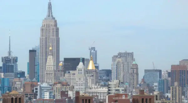Widok na Manhattan z Empire State Building. Ile pięter ma Empire State Building? 102 piętra.