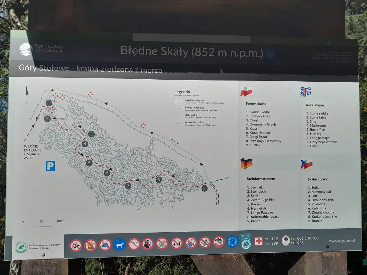 Mapa Błędnych Skał z legendą i nazwami formacji skalnych. Znajdziesz tu informacje o szlakach i punktach widokowych, a także cennik wejścia.